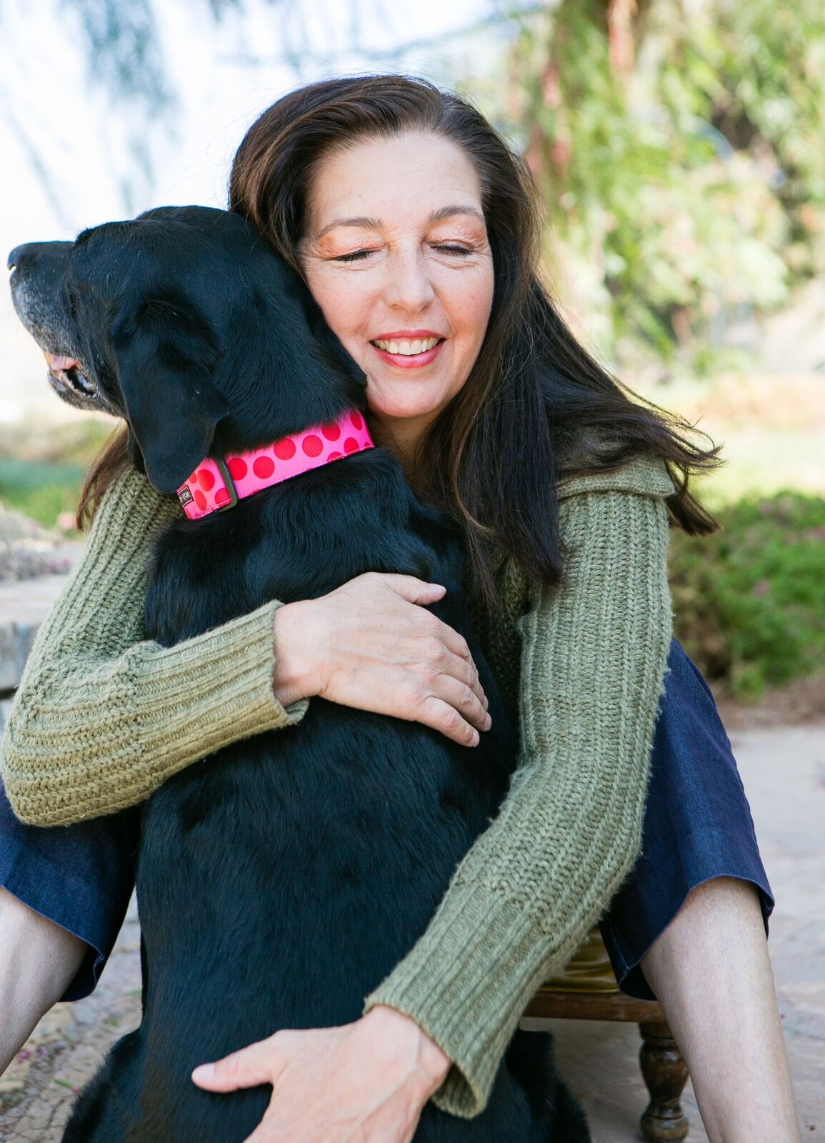 joan and isabella hug